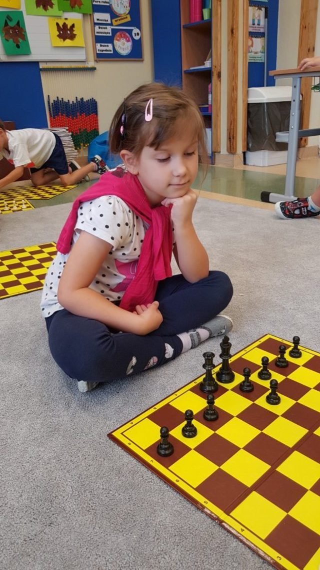 Diana gra w szachy.jpg